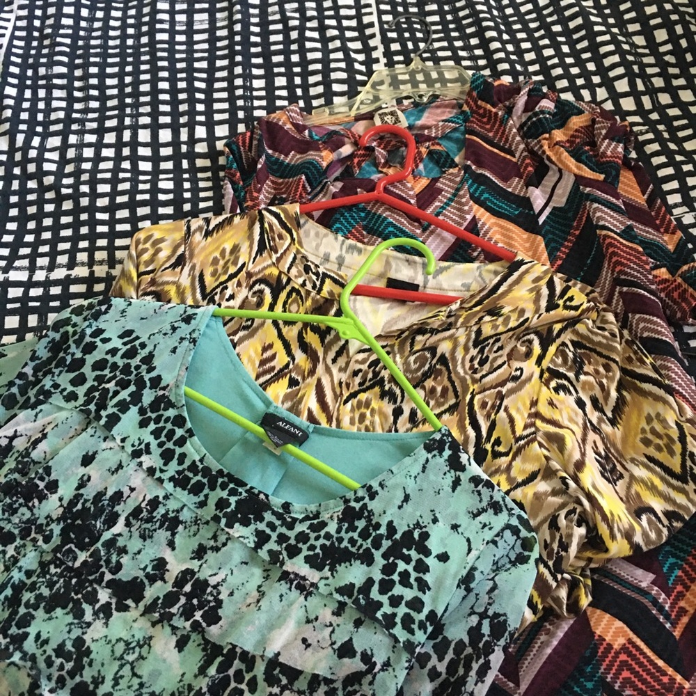 3 beautiful top different colors and designer as shown in the picture